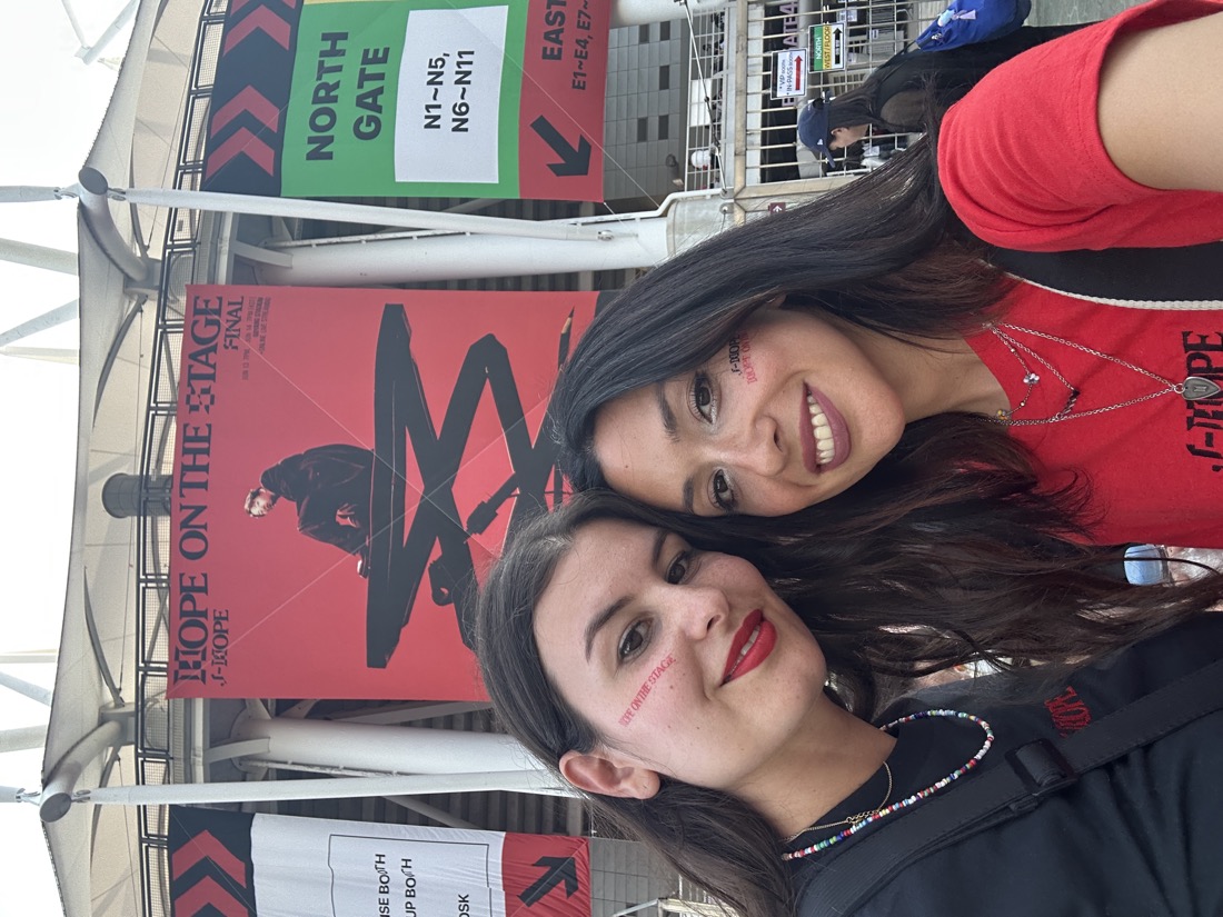 Martina and Ylenia at a J-Hope concert